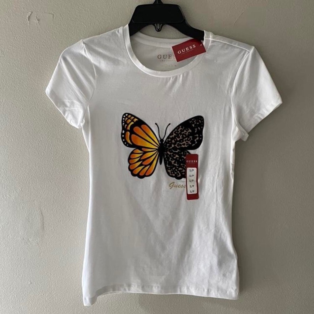white tee top